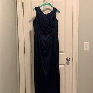 EUC Tahari Formal Dress in Navy size 14
